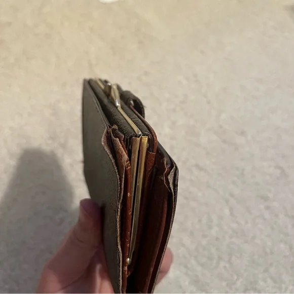 Louis Vuitton monogram‎ kiss-lock women’s wallet
